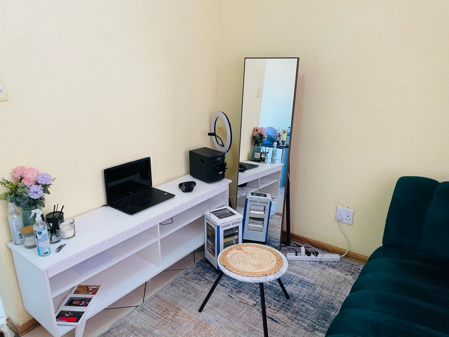 1 Bedroom Property for Sale in Rustenburg Central North West